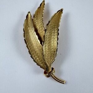 Vintage Giovanni Gold Tone Triple Leaf Brooch‎ Textured Botanical Pin Signed